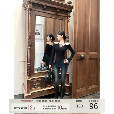 灰尘邓邓 v领针织上衣女2025秋冬新款性感露肩毛衣修身内搭针织衫