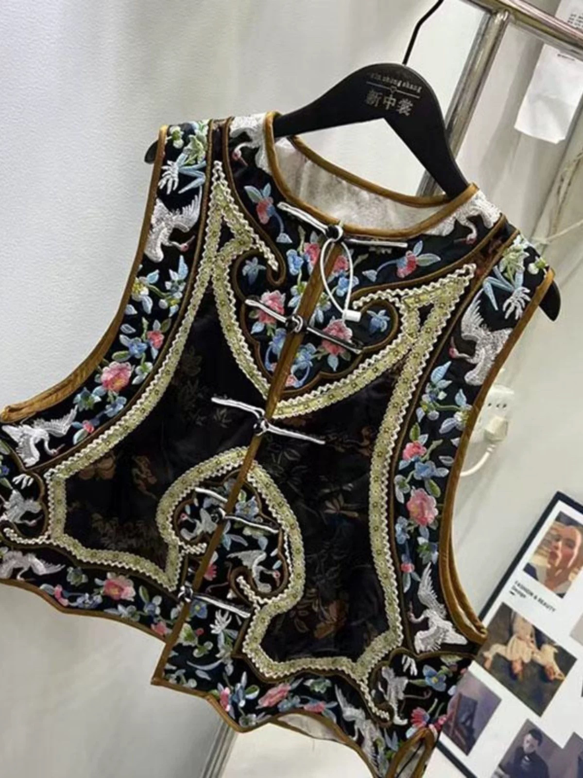 新中式国风圆领重工刺绣马甲2026春新款高端年轻款小个子坎肩背心