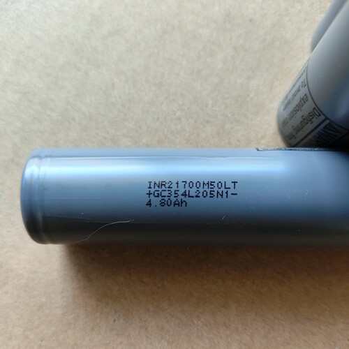 菜青虫21700锂电池3.7V