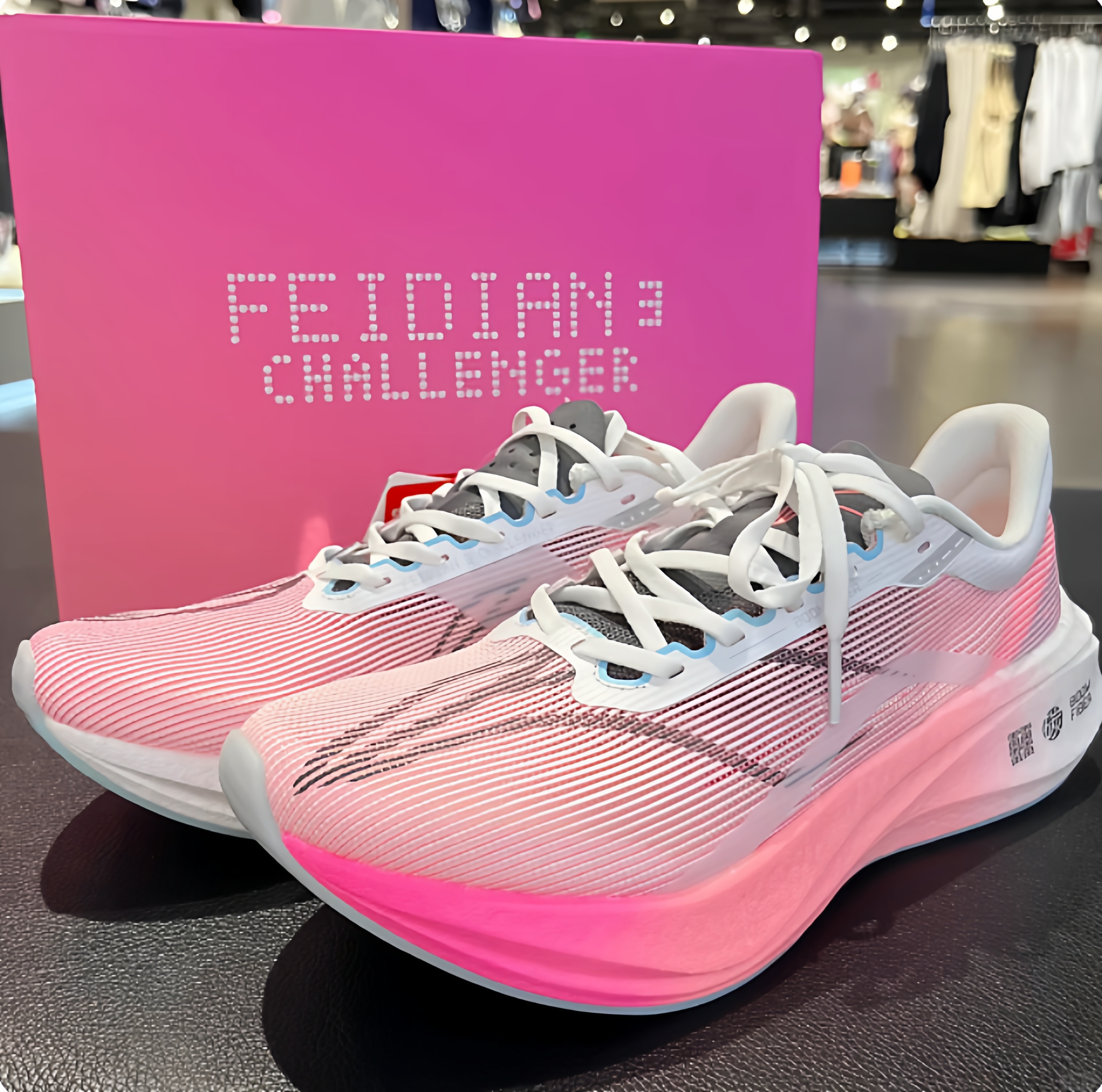 李宁男子跑步鞋减震回弹