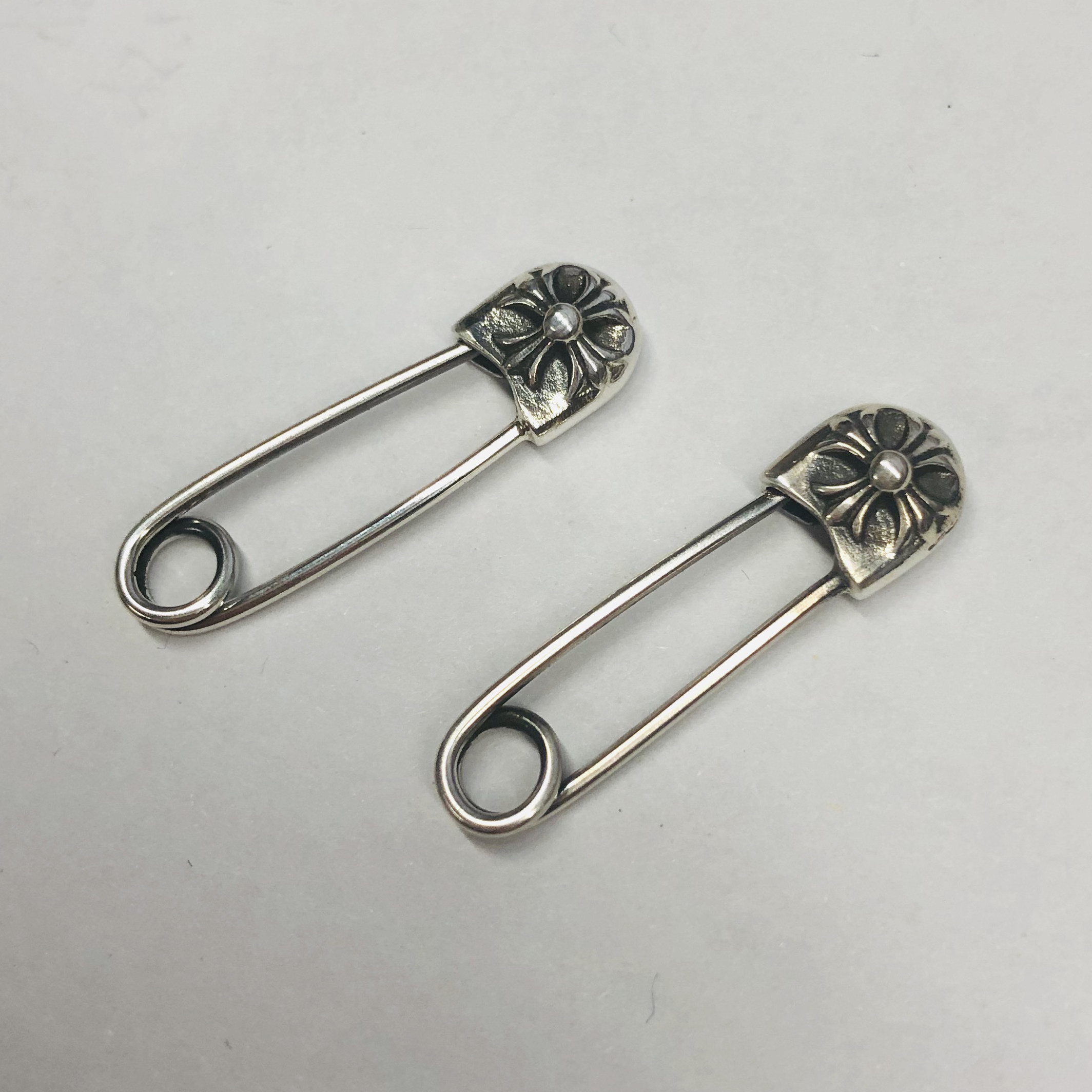 十字花别针耳钉女欧美潮牌朋克风S925纯银男手工个性耳饰情侣款