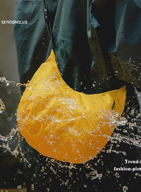 防水斜挎包运动户外轻便单肩腋下包男女旅行流浪包健身防水饺子包