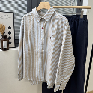 欧韩翻领口袋刺绣细条纹衬衫女长袖慵懒风宽松彩扣纯棉开衫上衣潮