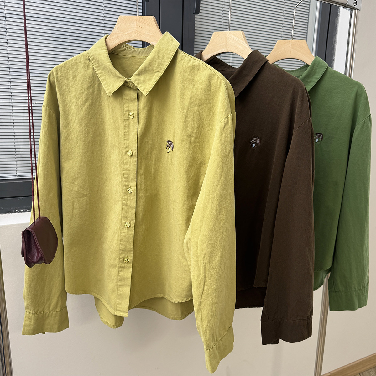 欧韩设计感轻磨毛宽松显瘦衬衫女长袖刺绣雨伞叠穿打底衬衣内搭潮