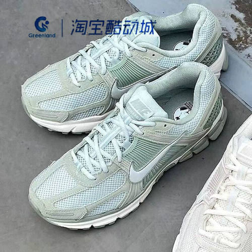 耐克绿色运动低帮舒适跑步鞋