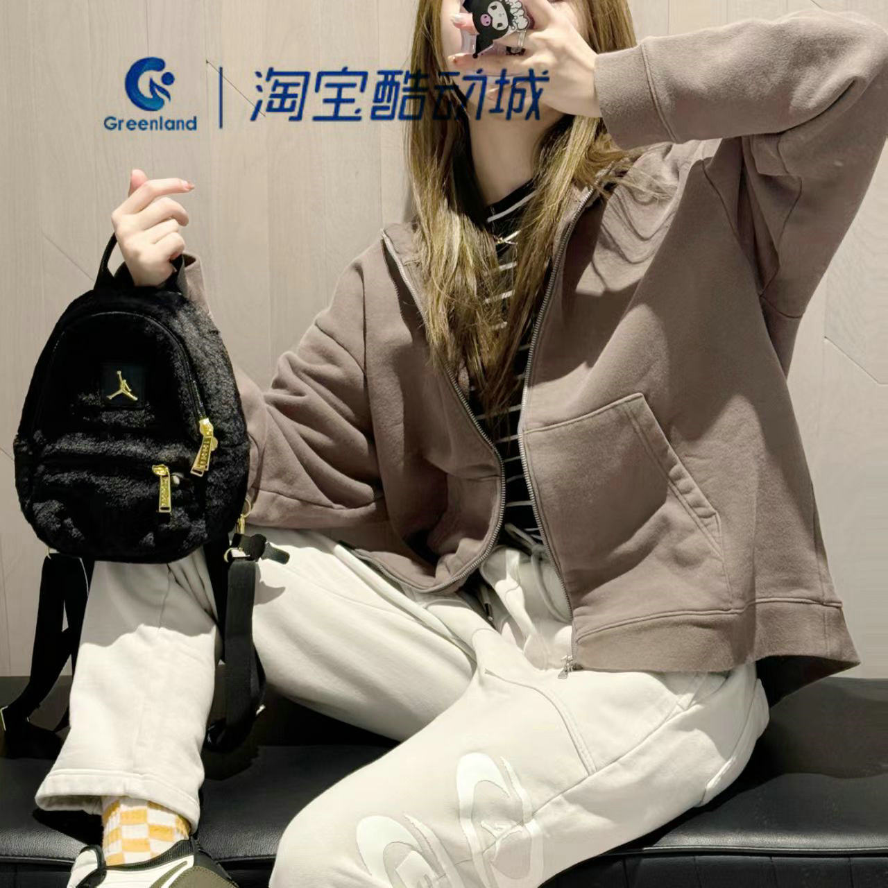 人造皮草黑色拉链口袋可调节肩带