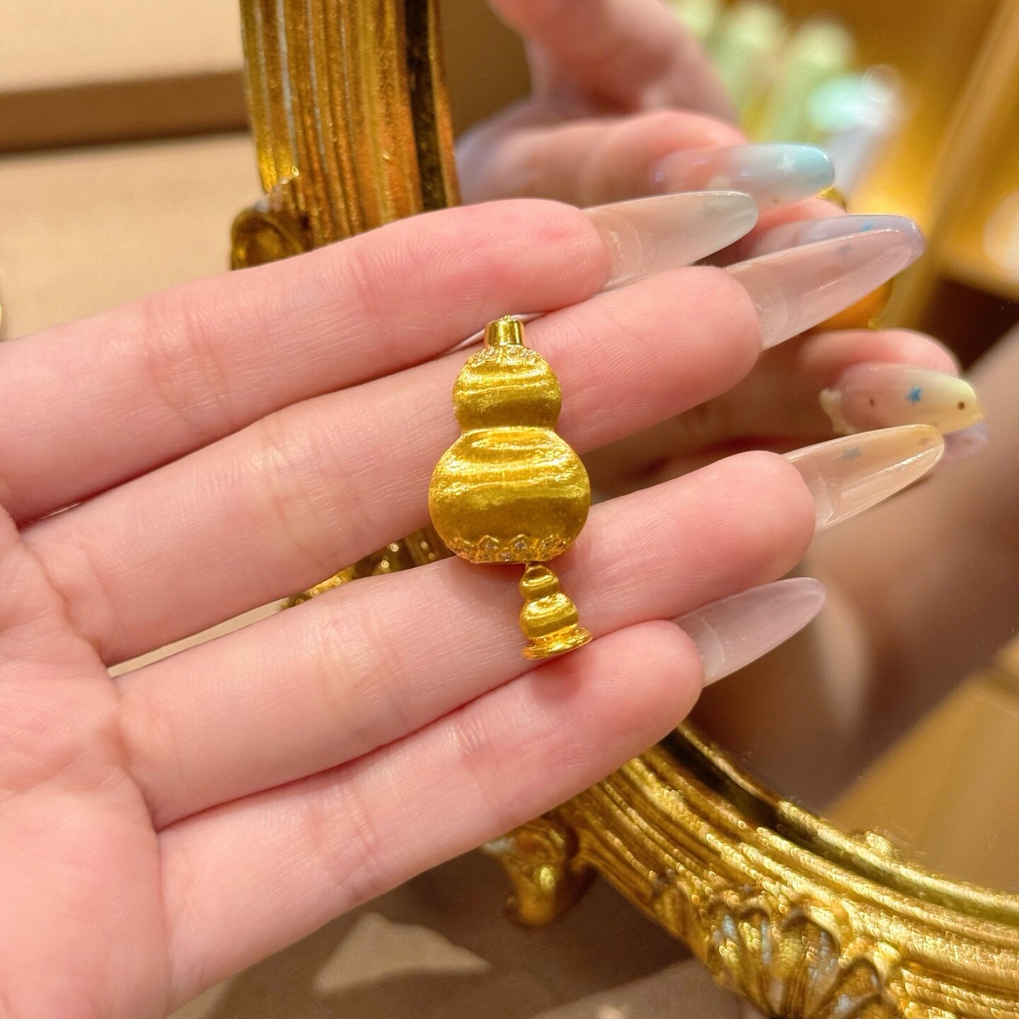 千夕 足金999手捧宝葫芦吊坠黄金吊坠女款情人节生日礼物送女友