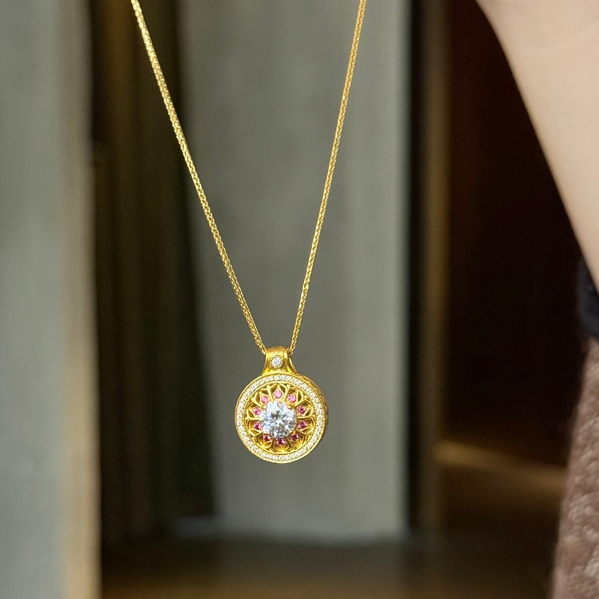 千夕 足金999玫瑰花窗罗盘黄金吊坠送女友新年七夕情人节生日礼物