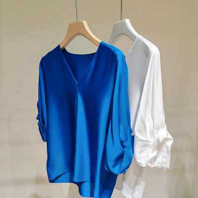 真丝光泽度蝙蝠袖显瘦简约气质