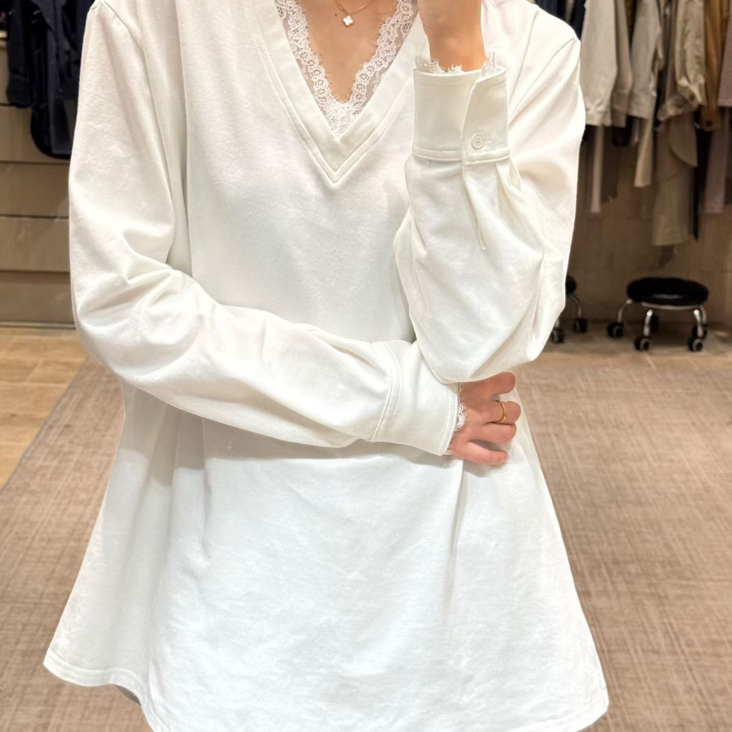 后开叉拼接蕾丝上衣女