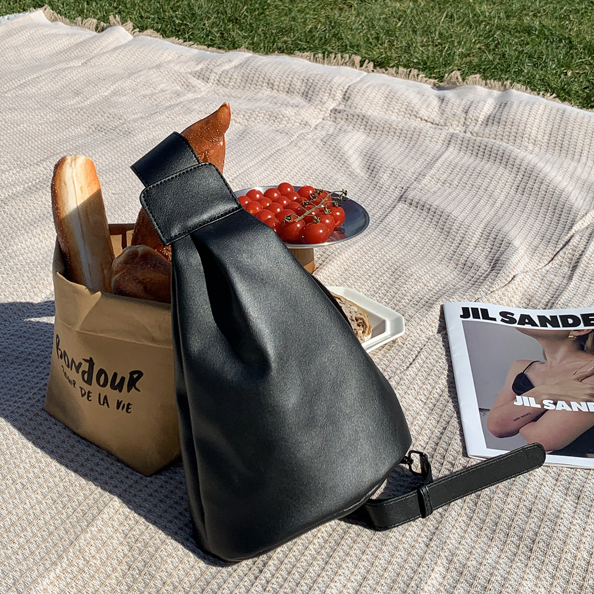 白口阳设计师款斜挎胸包