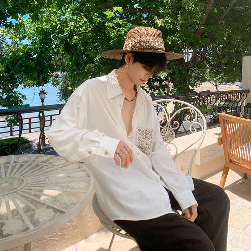 贴布涂鸦线条白色长袖衬衫