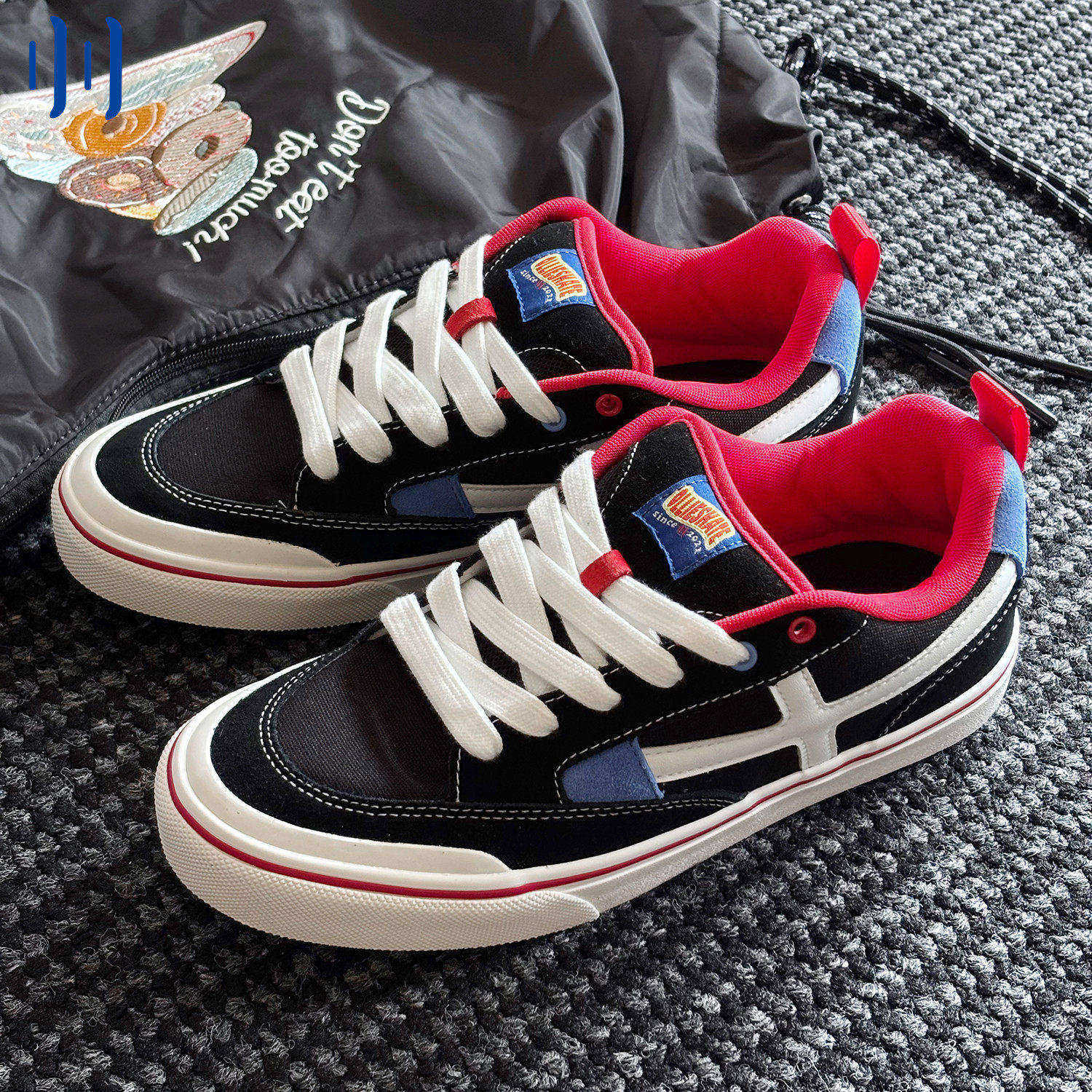 顽刻ollieskate黑蓝红拼色校园风翻毛皮帆布拼接男女国潮滑板鞋
