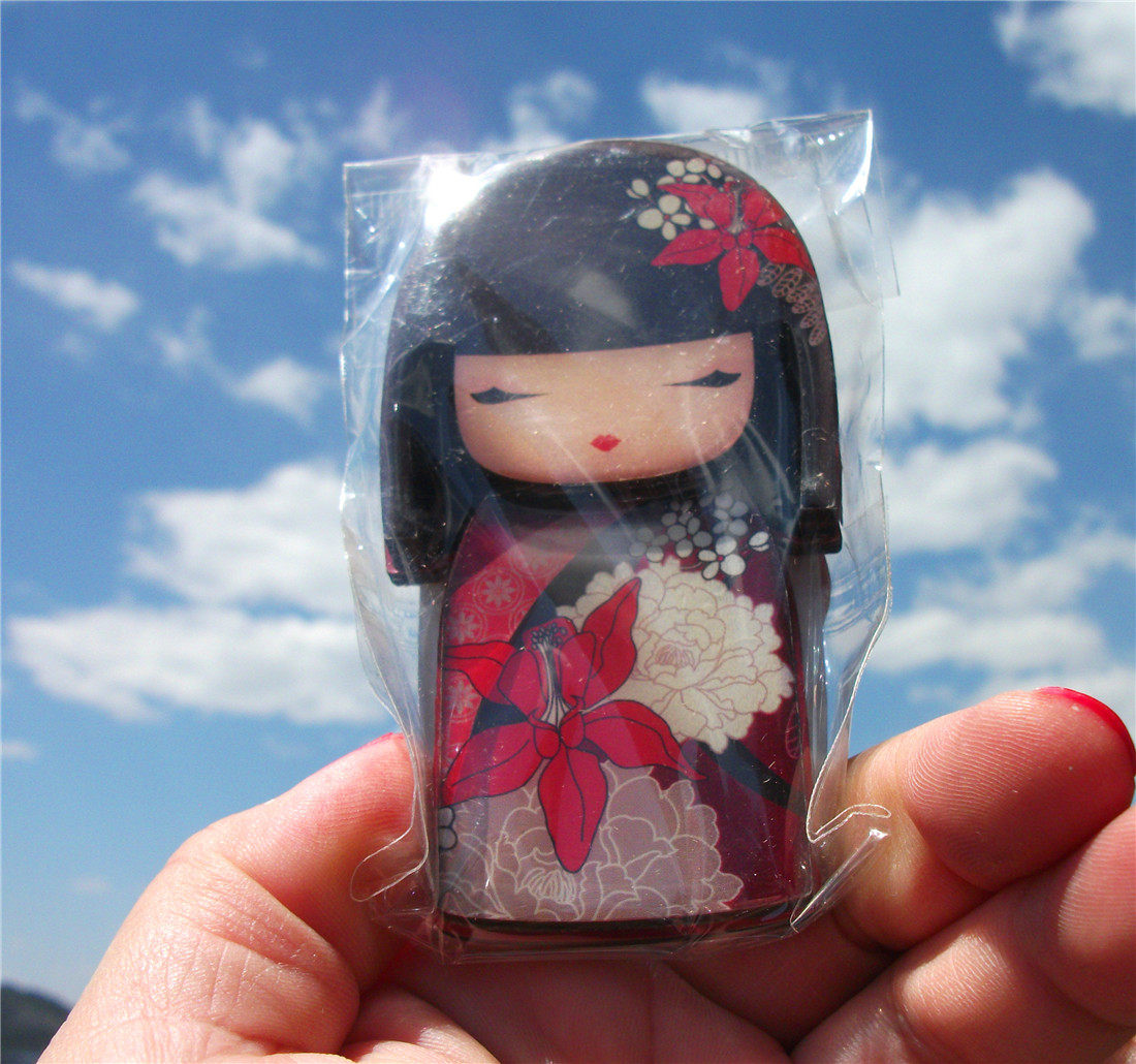 WORLD TRAVEL COMMEMORATIVE REFRIGERATOR STICKERS JAPANESE KIMONO SMALL DOLL WOODEN DOUBLE-LAYER STRUCTURE SMILEY HAND LETTER