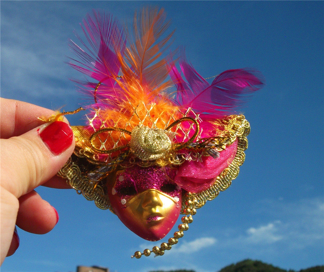 WORLD TRAVEL COMMEMORATIVE FRIDGE MAGNET VENICE ITALY EXQUISITE MASK BEAUTY VIBRANT GREEN VARIETY