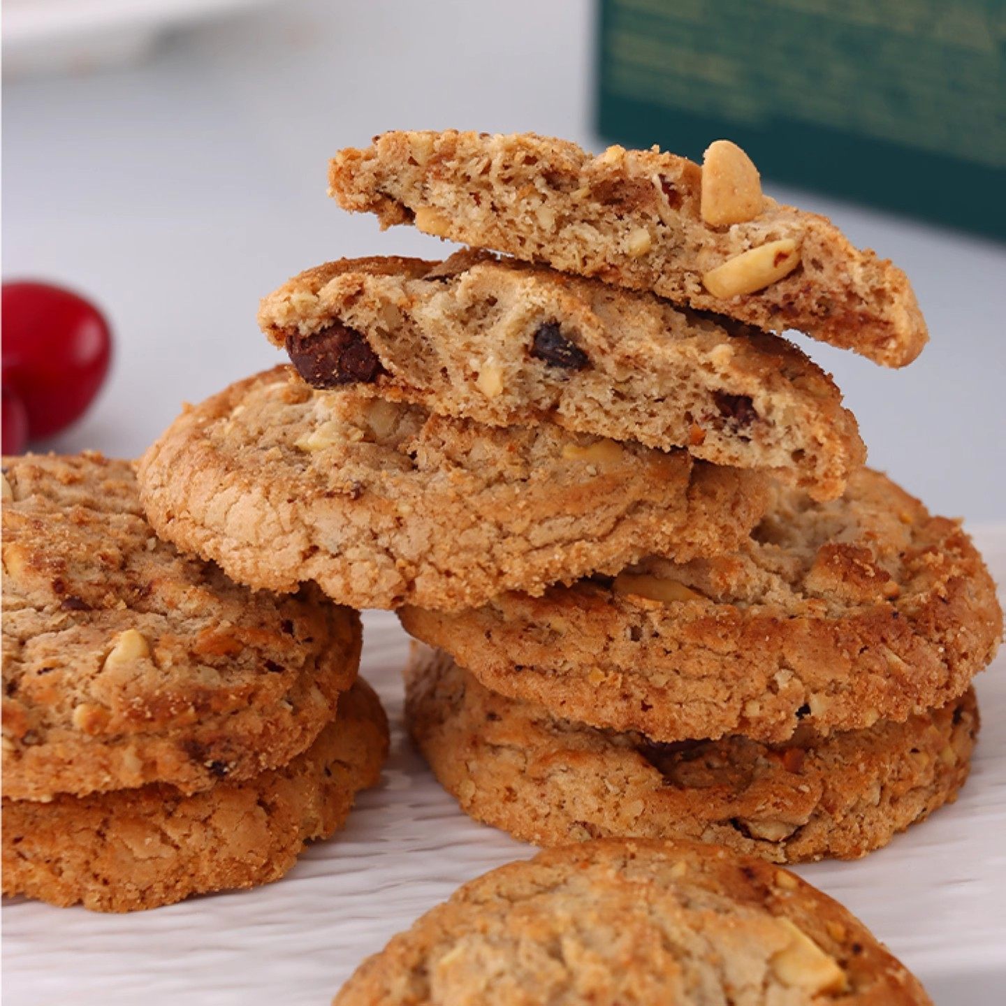 榛子巧克力饼干俄罗斯原装进口绿盒子曲奇花生海盐椰子味爱比可牌