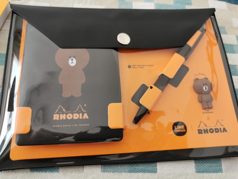 日本LINE FRIENDS Rhodia布朗熊笔记本圆珠笔文具袋文件夹套装