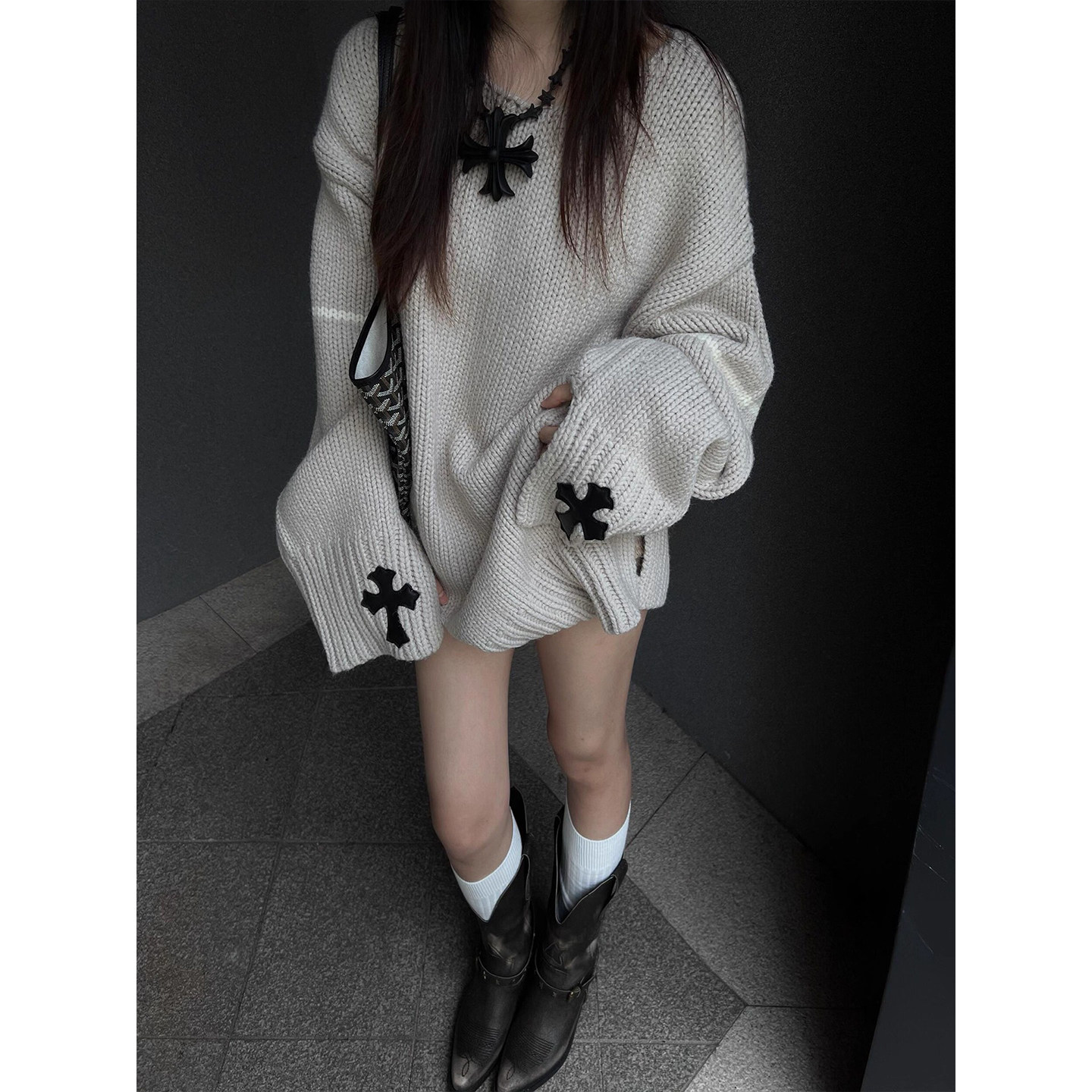 【免费试穿】慵懒风十字架毛衣