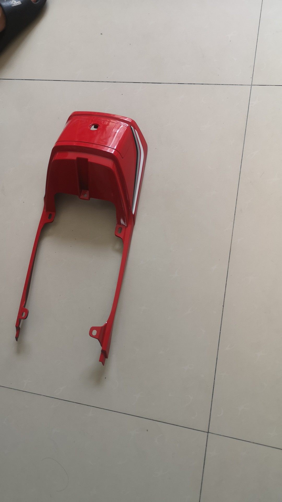 适用轻骑铃木王gs125后尾裙摩托车后护板 07外壳 qs125后翘板经典