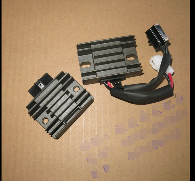 轻骑铃木摩托车锋彩T-3稳压器