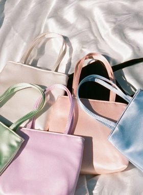 现货 HAI 英国小众设计师品牌复古真丝绸缎手提腋下包 Jennie同款