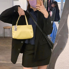 HAI 英国小众设计师品牌新款真丝绸缎手提腋下包 吴昕同款