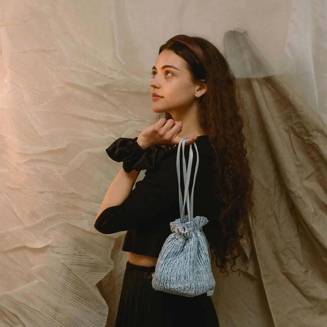 现货 HAI 英国小众设计师品牌新款多色蓝真丝水桶包单肩包斜跨包,箱包皮具/热销女包/男包,水桶包,淘宝优惠券,粉丝福利购,淘宝优惠卷