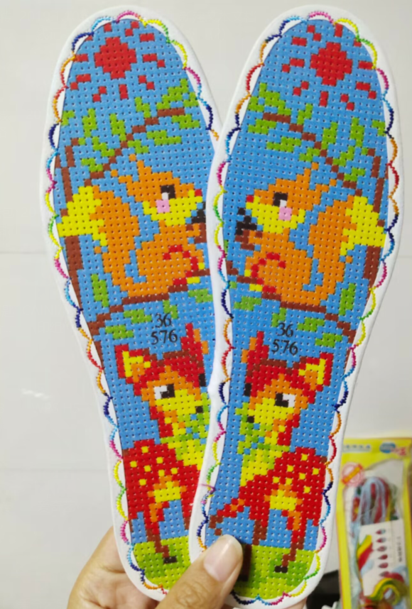 新款十字绣彩虹锁边鞋垫男女高清印花自己绣半成品小鹿斑比厚款