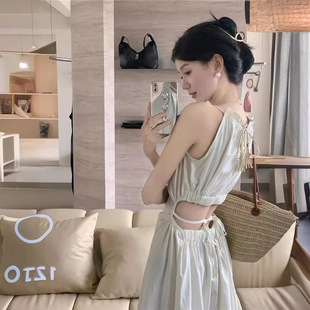 精美挂脖吊带连衣裙子女夏季 韩式 设计感镂空露腰显瘦气质海边沙滩