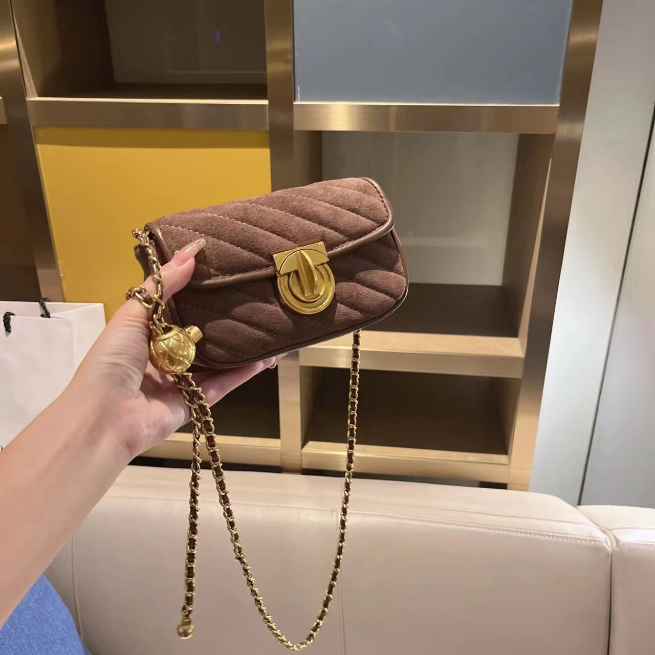 绒面转运珠链条迷你小方包手机包