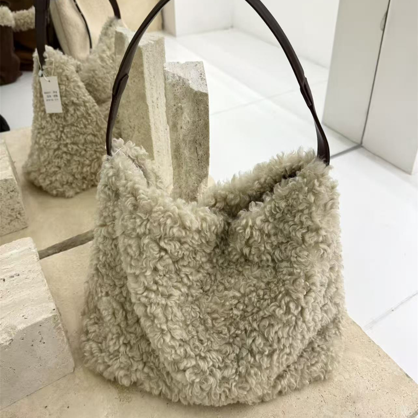 冬季羊羔毛托特包女设计单肩包