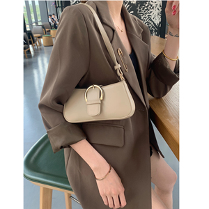 法式时尚复古2022新款黑色小包斜挎法棍包腋下包单肩包女高级感