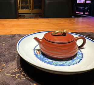 夏淑君灵蛇纳福大红袍紫砂壶范泽锋监制 龙德堂