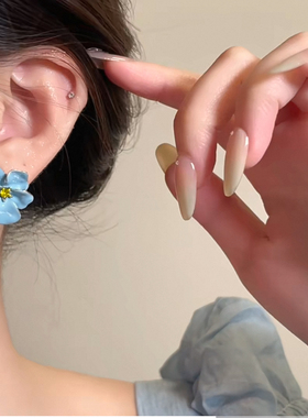 蓝色小花法式温柔小众设计时尚气质手绘珐琅花朵耳钉耳饰耳夹女