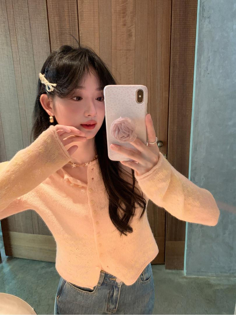 Peach lightweight knit cardigan worn in a mirror selfie
