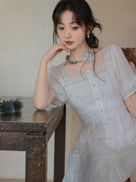 Woman wearing a white lace short-sleeve dress