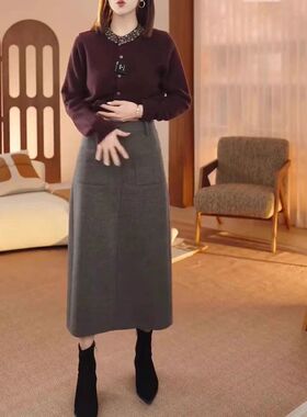 24986大爱美依缘2025秋季新款紫红色圆领烫钻上衣高腰半身裙女装