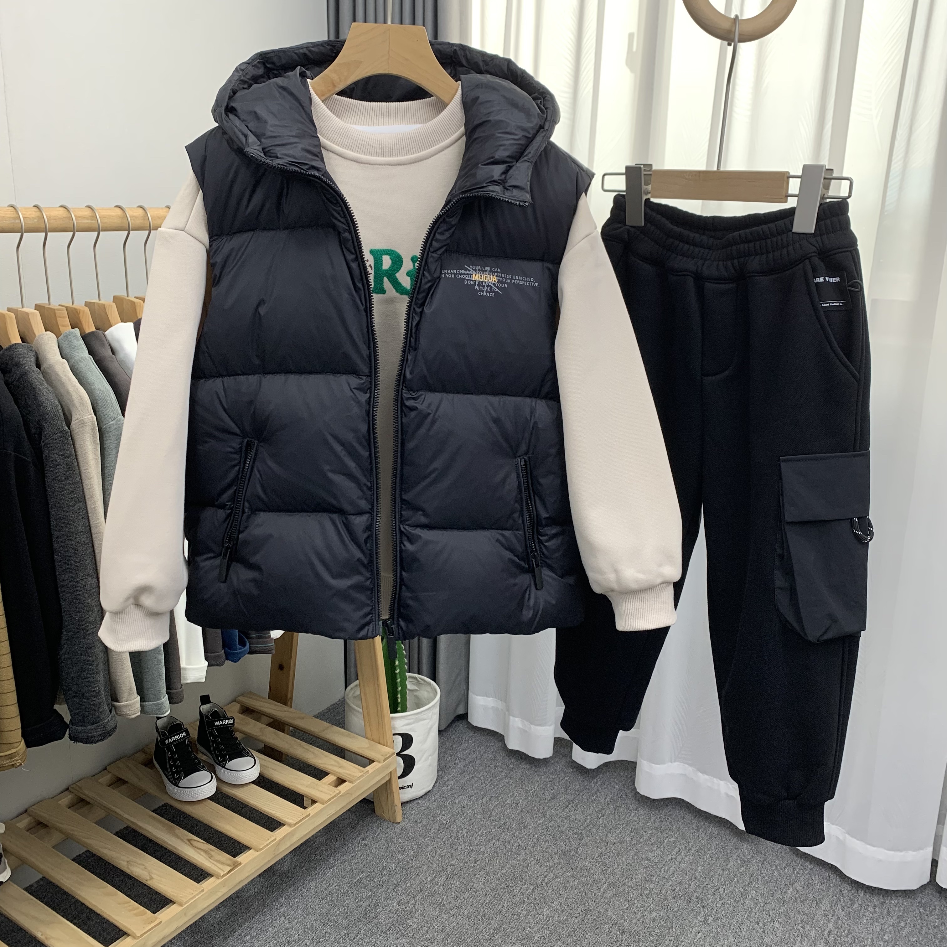 木瓜汁童装冬装新款90白鸭绒儿童字母印花连帽羽绒马甲26017