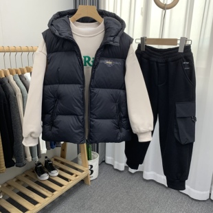 童装冬装新款90白鸭绒儿童字母印花连帽羽绒马甲26017