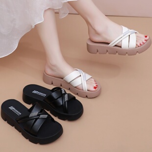 夏季新款女士拖鞋配裙子外穿软底百搭韩版时尚不累脚妈妈拖鞋女鞋