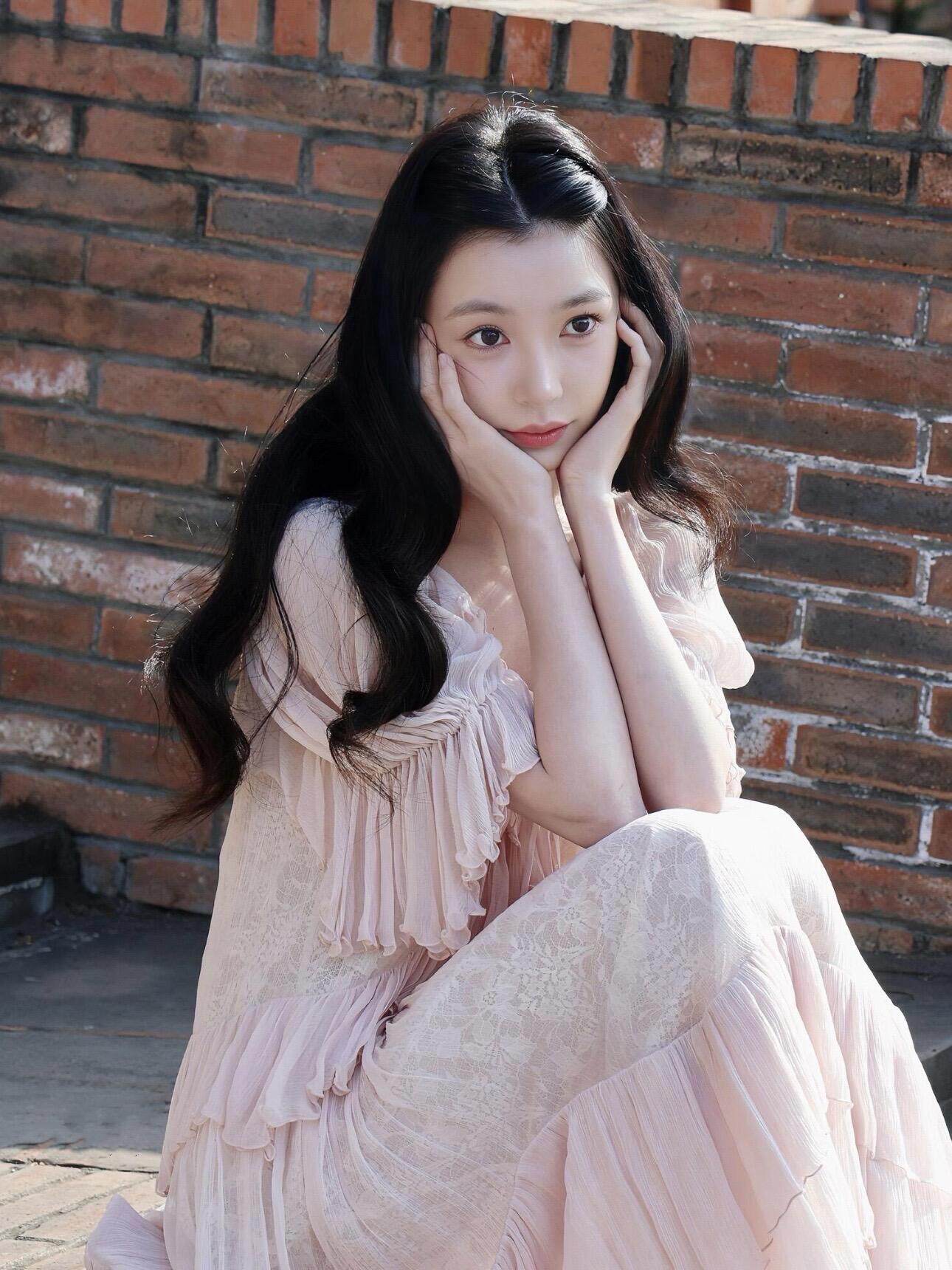 易梦玲同款茉莉童话粉色蕾丝连衣裙女2026春新款温柔风人丝仙女裙