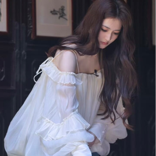 徐璐明星同款长袖衬衫女春秋白色荷叶边设计感小众一字肩雪纺上衣