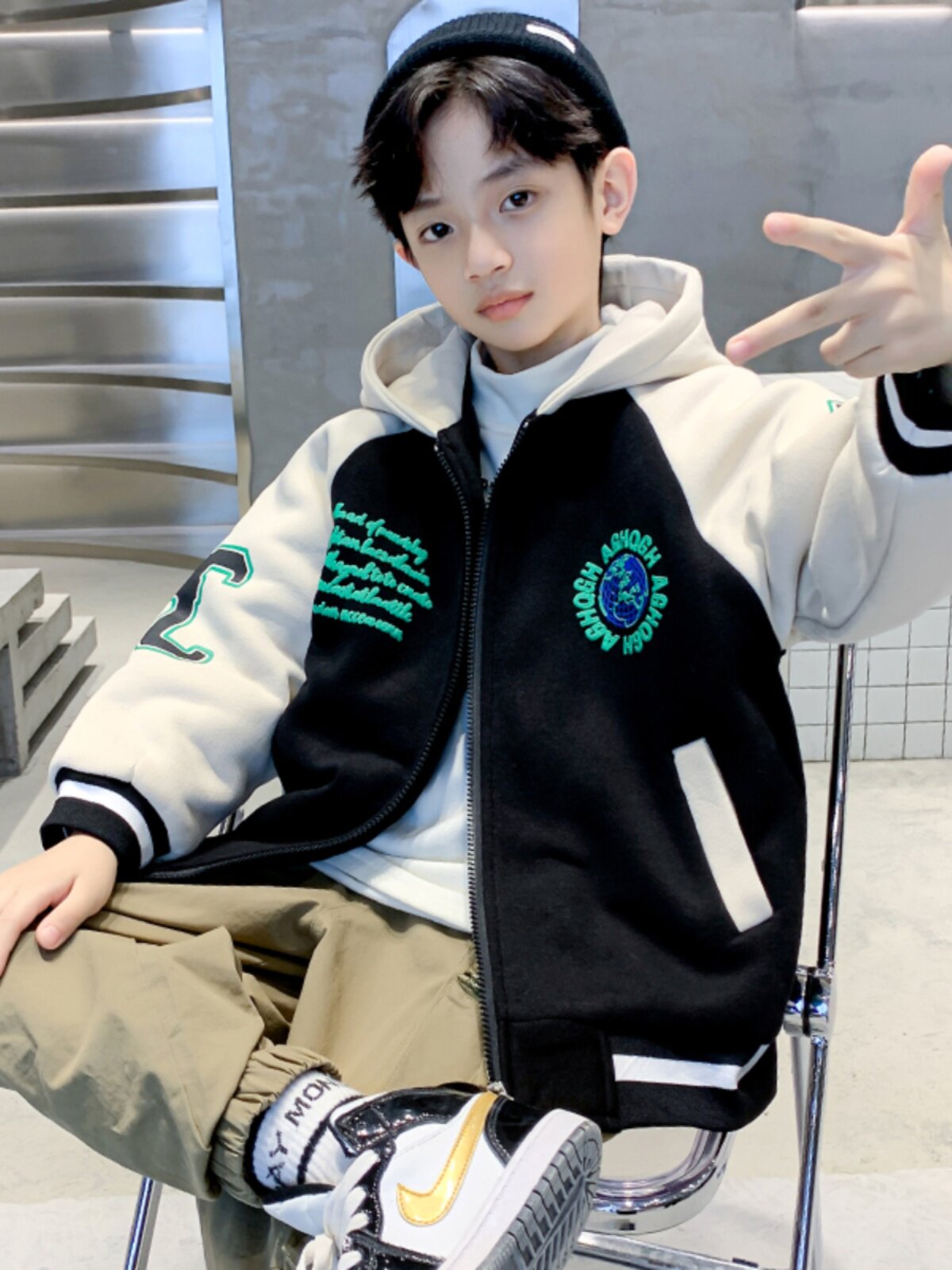 소년 재킷 봄 가을 겨울 2024 큰 어린이를위한 새로운 어린이 후드 야구 유니폼 두꺼운 면화 따뜻한 옷