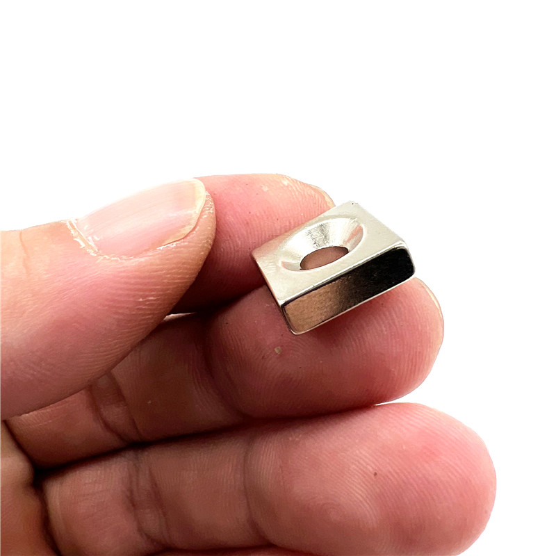钕铁硼强磁15x15x5/7/10mm带孔 磁钢 方形稀土 15*15*5mm强力磁铁