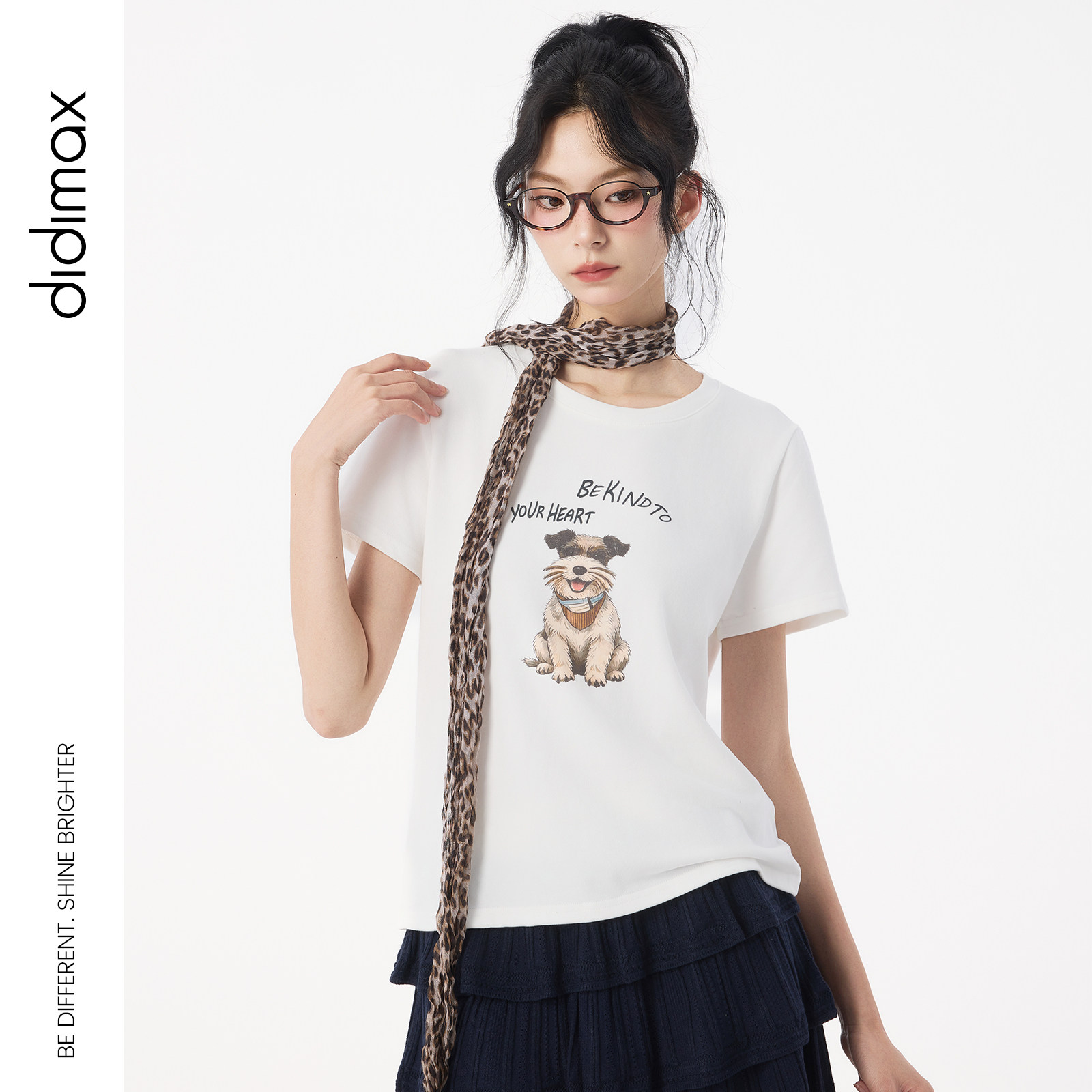 didimax秋季新款白色圆领卡通印花短袖 豹纹丝巾简约风T恤Q00109图片