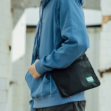 NEARFUTURE  防水尼龙布单肩斜挎包简约男女手机包信封款单肩包潮