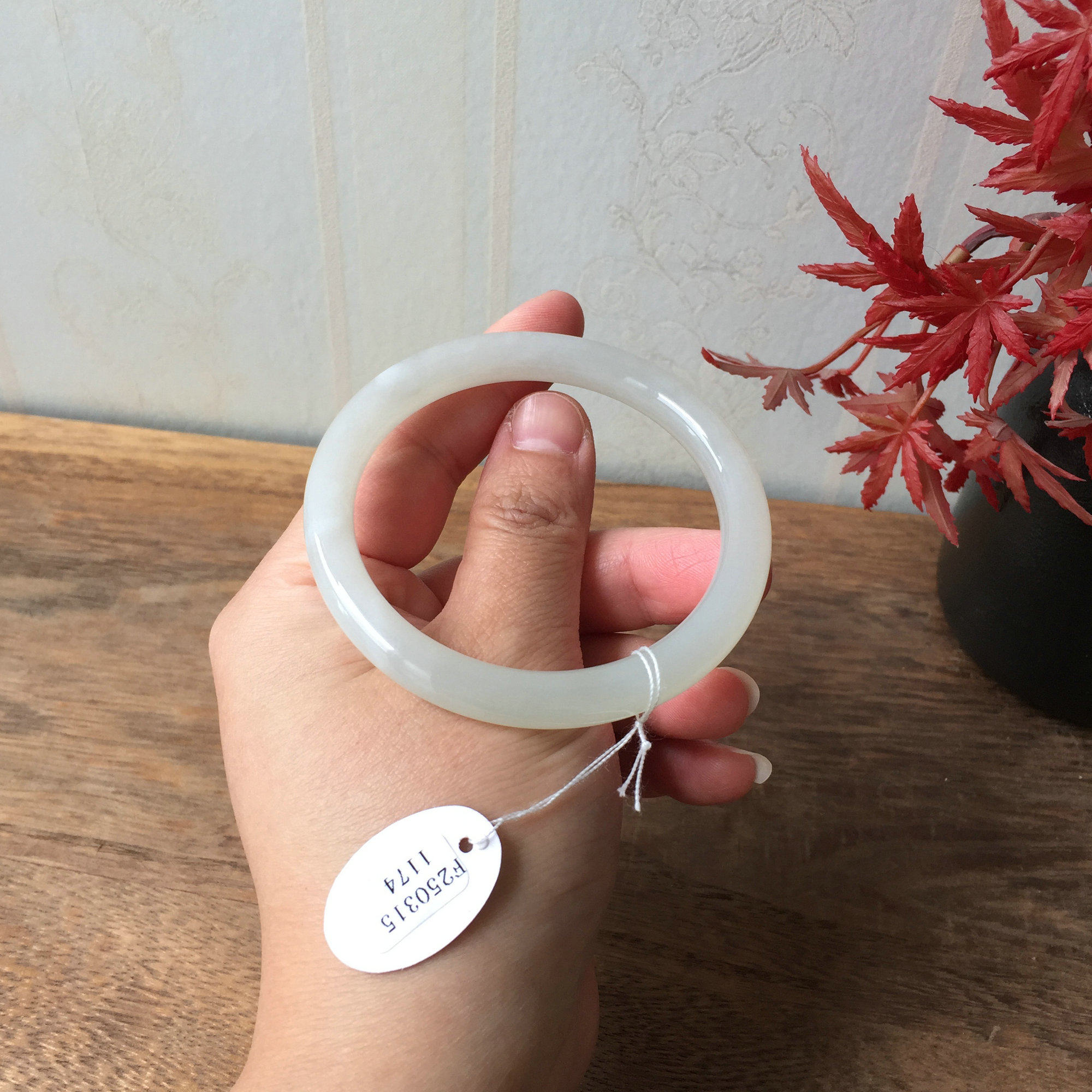 圈口约56.2mm 天然和田玉手镯 青海料灰白色玉石镯子女款保真圆条