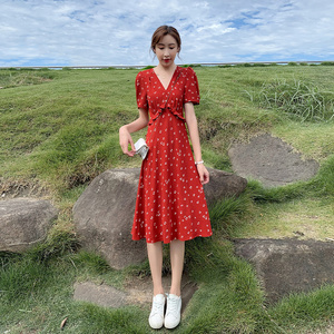 法式红色茶歇雪纺碎花连衣裙子女新款2023年显瘦气质v领小个子夏