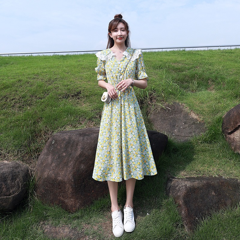 绿色小清新碎花雪纺连衣裙女2025新款夏季娃娃领收腰显瘦a字裙子