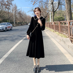 法式赫本风娃娃领黑色金丝绒连衣裙女2023新款气质收腰显瘦a字裙